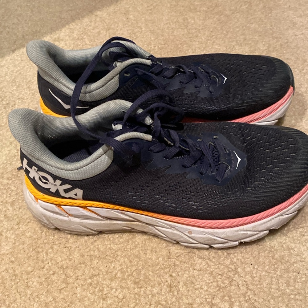 Hoka one one Clifton 7 size 6 Women’s